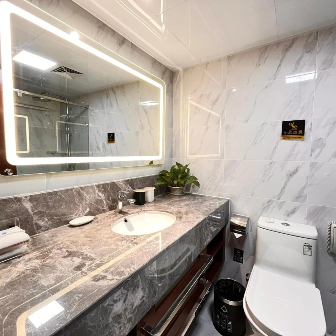 Photo - Skyline Plaza Hotel