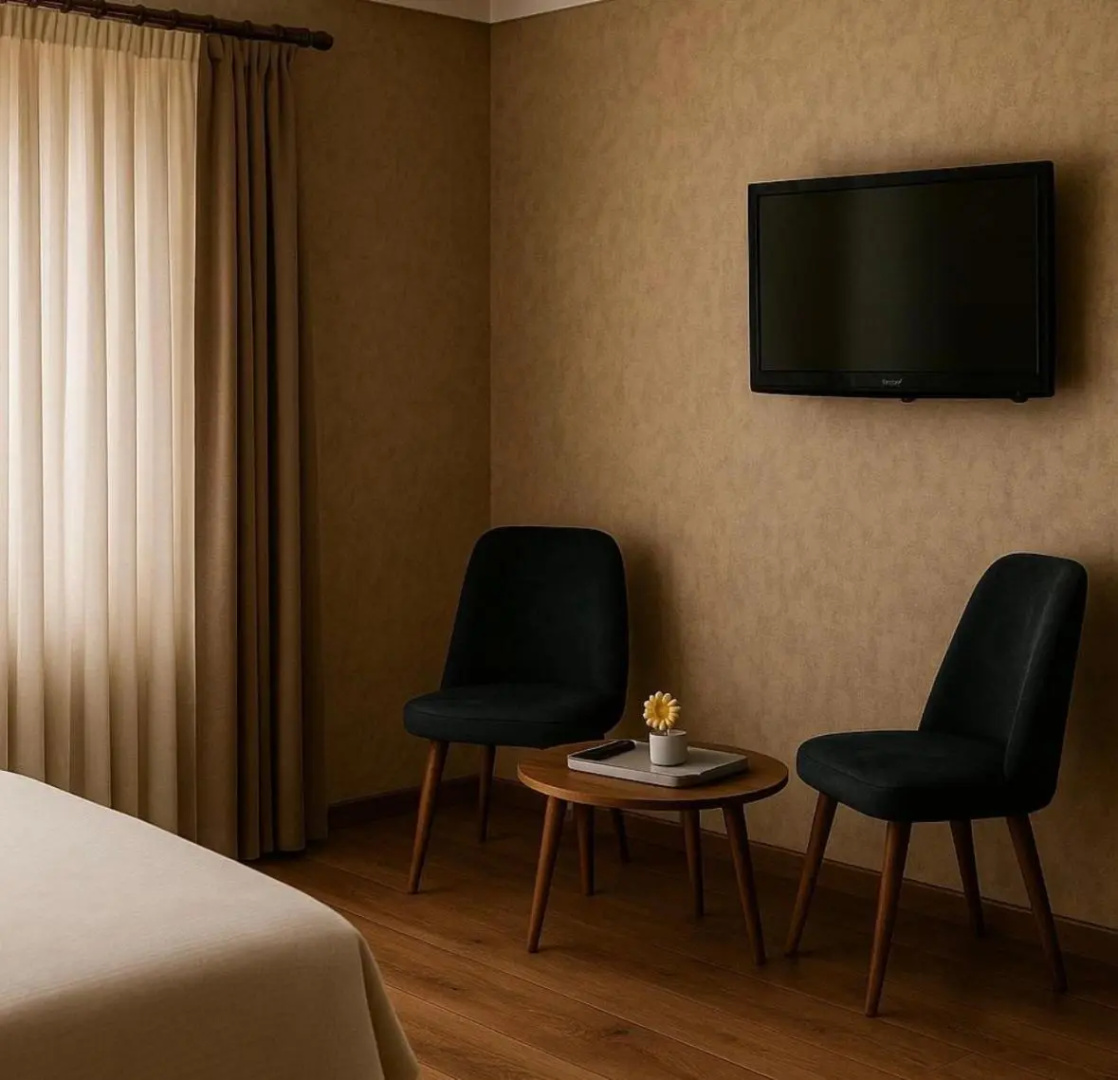 Photo - Red Green Hotel