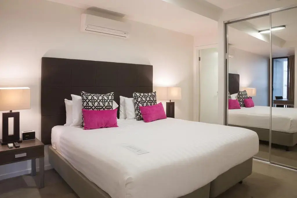 Photo - Oaks Melbourne St Kilda Road Hotel