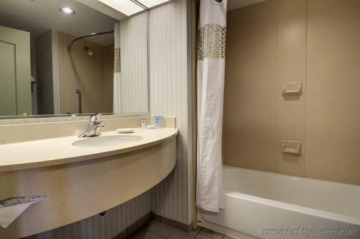 Photo - Hampton Inn & Suites Chicago/Aurora