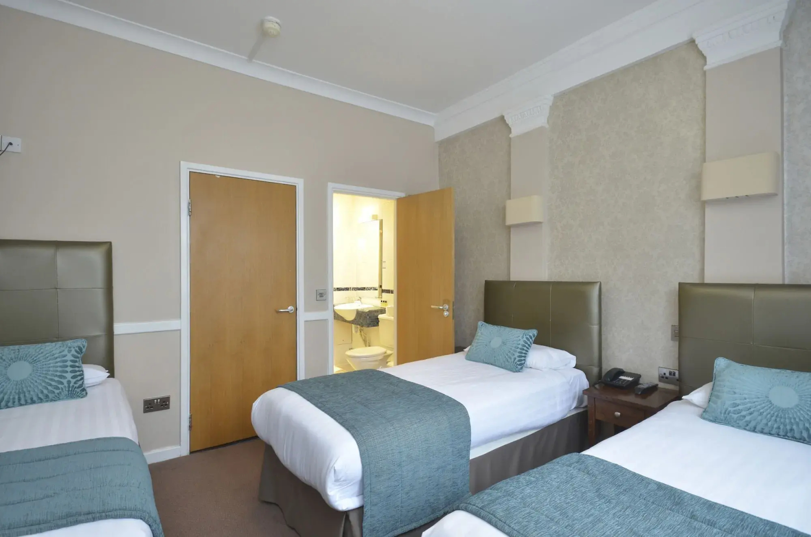 Photo - Princes Square Hotel