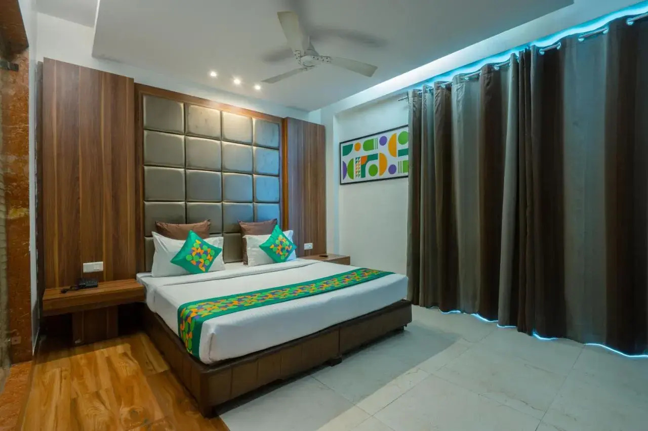 Foto - Treebo Twin Tree