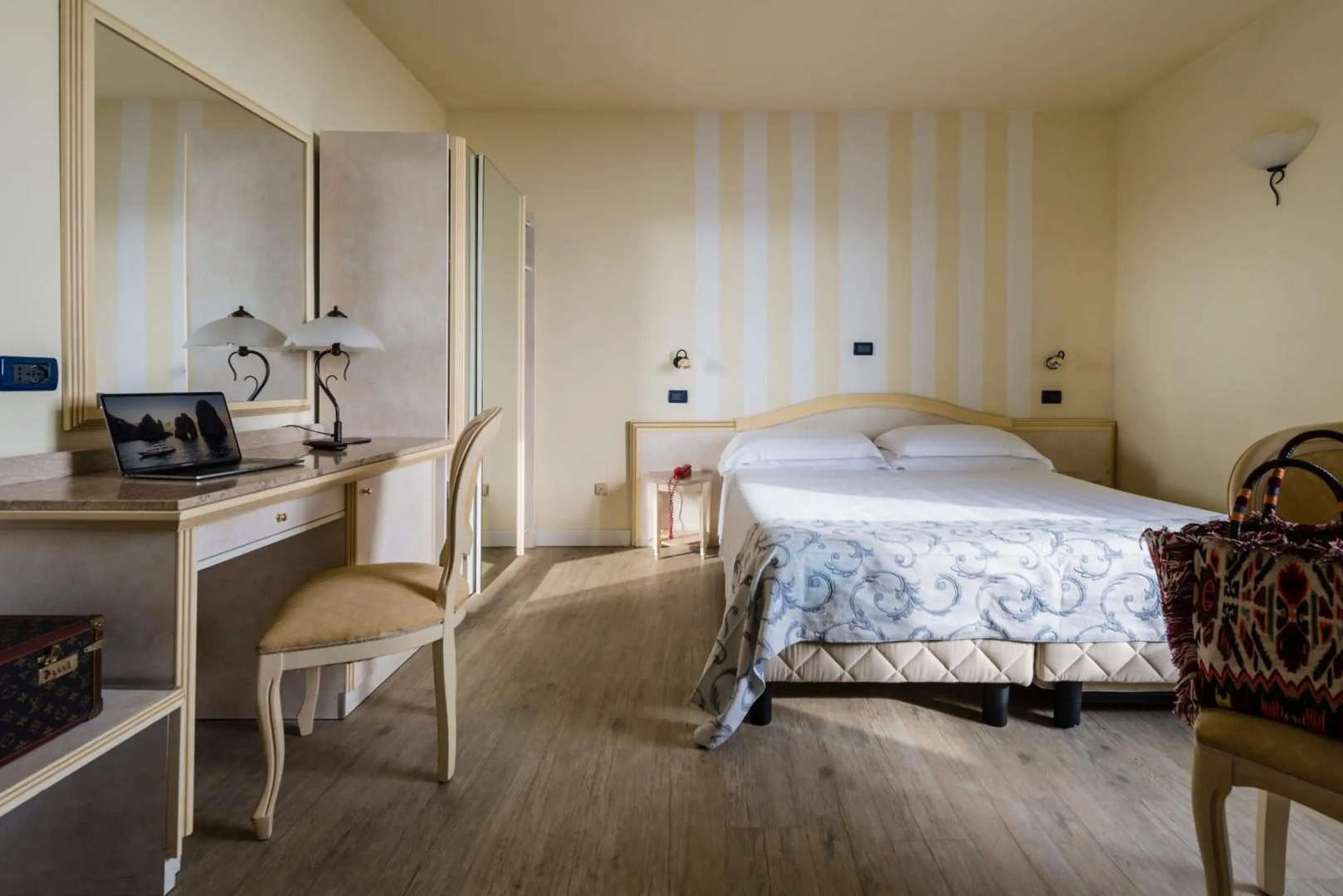 Photo - Hotel London