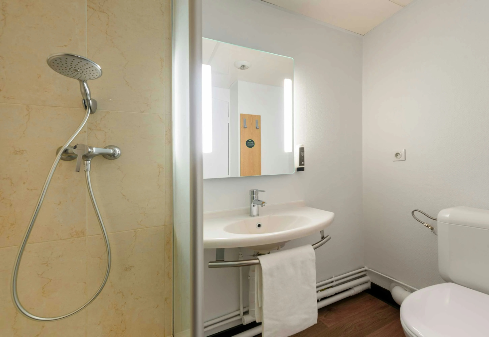 Photo - B&B HOTEL Toulouse Centre Canal du Midi