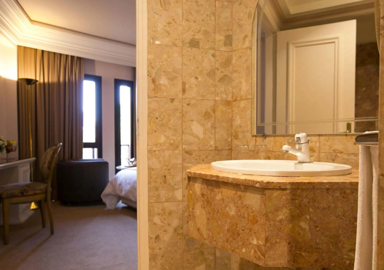 Photo - Travelodge Phuket Town