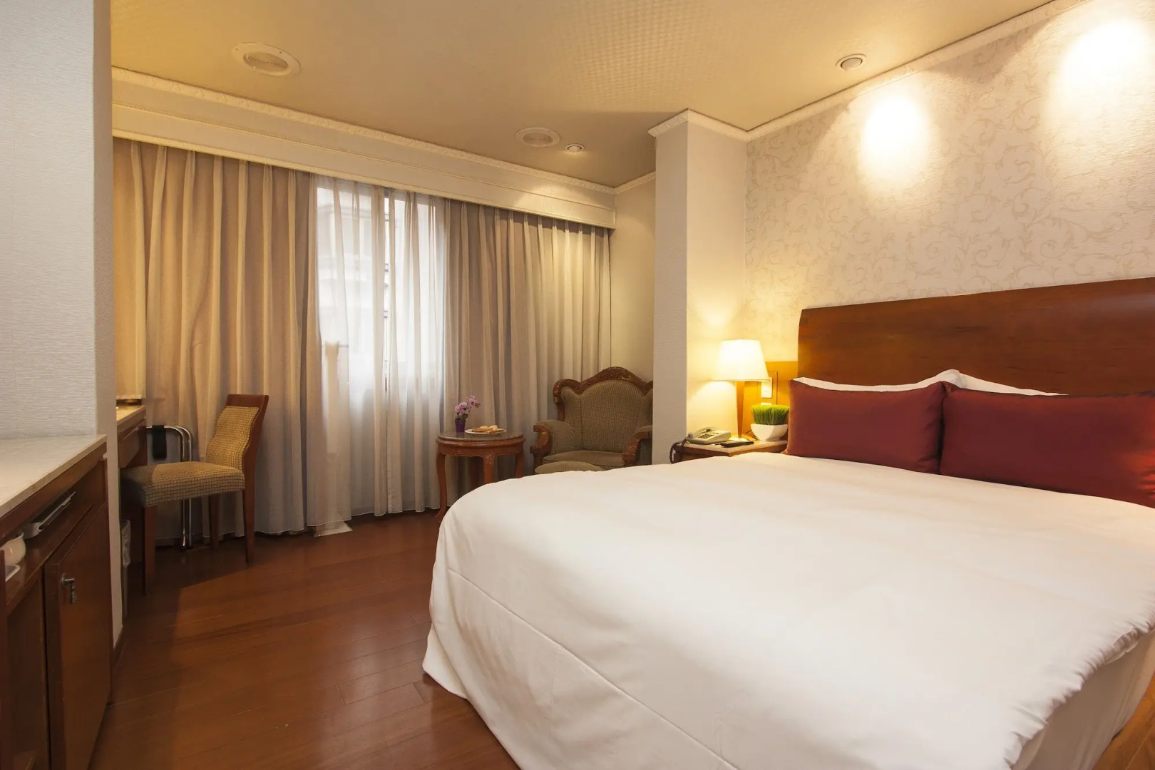 Photo - Erin Hotel