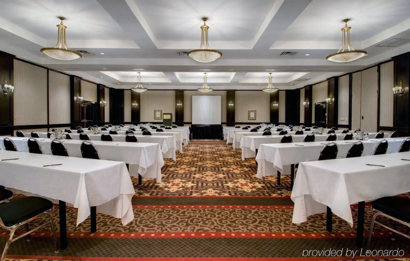 Foto - DoubleTree by Hilton Dallas Market Center