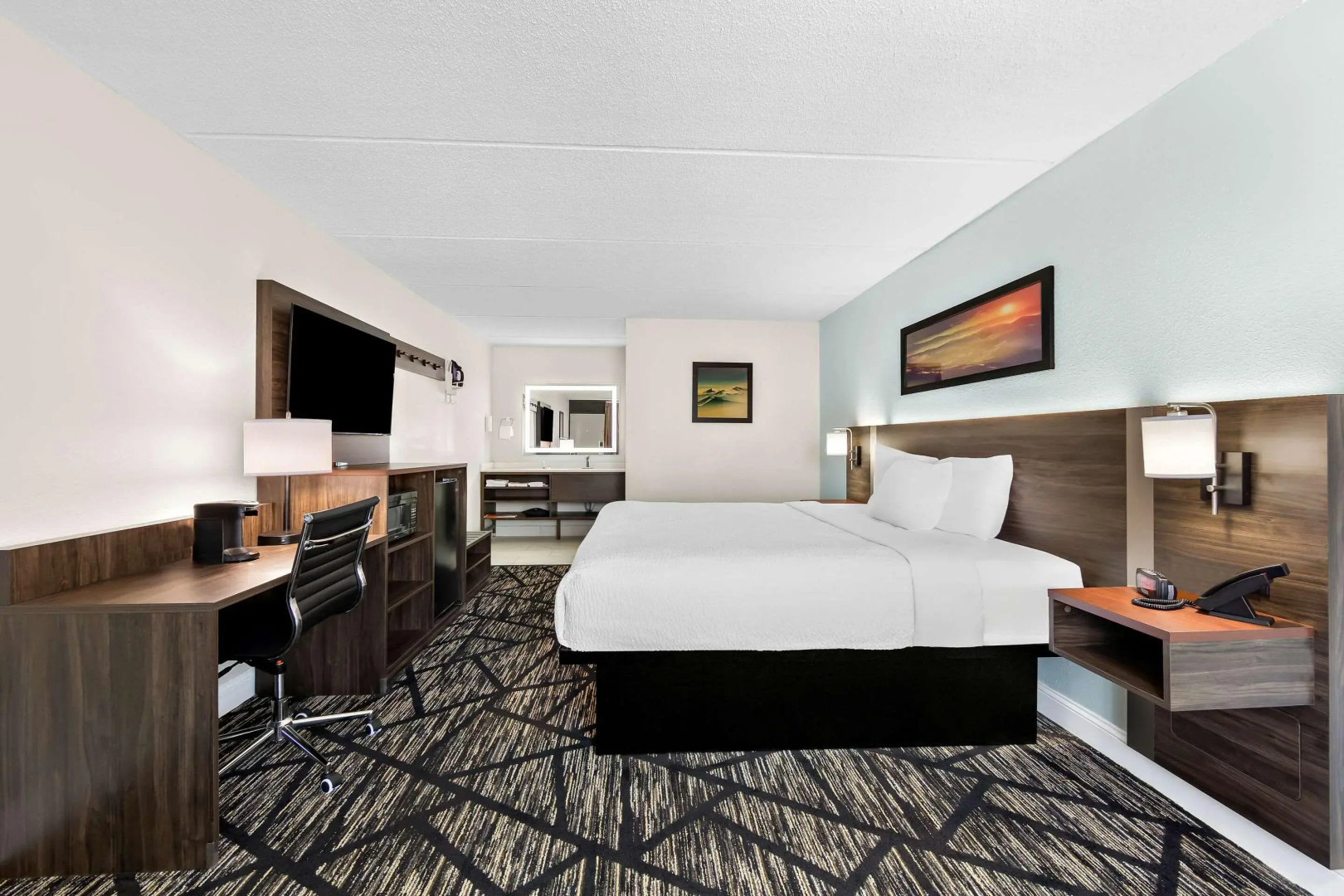 Photo - Clarion Inn & Suites near the Leconte Center Pigeon Forge