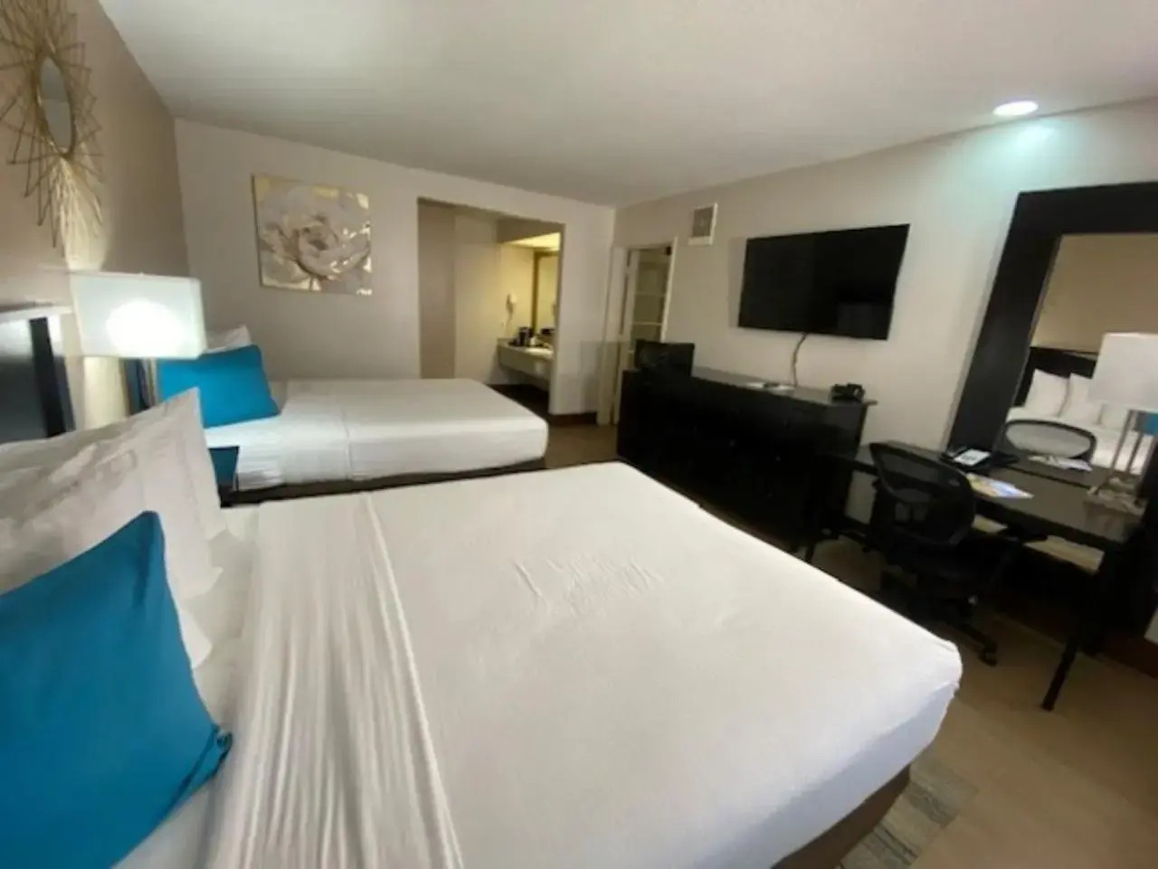 Photo - Stanford Inn & Suites Anaheim