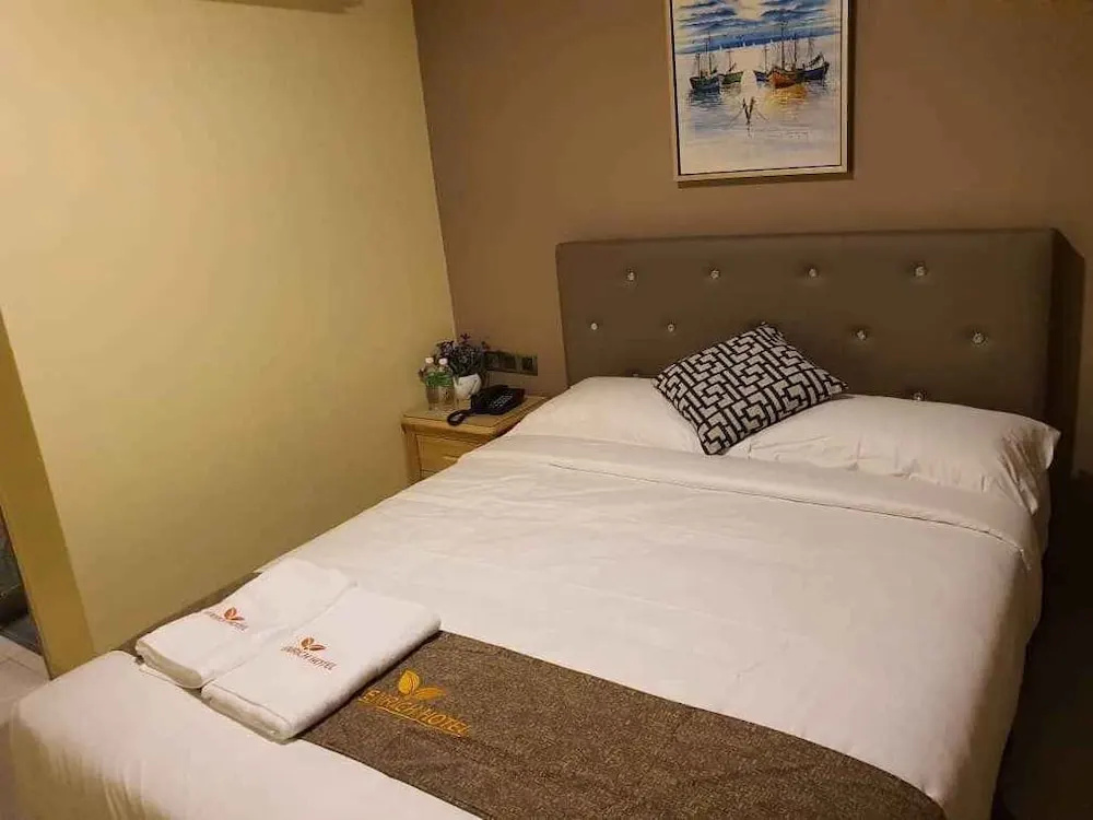 Enrich Hotel Setia Alam by uBook