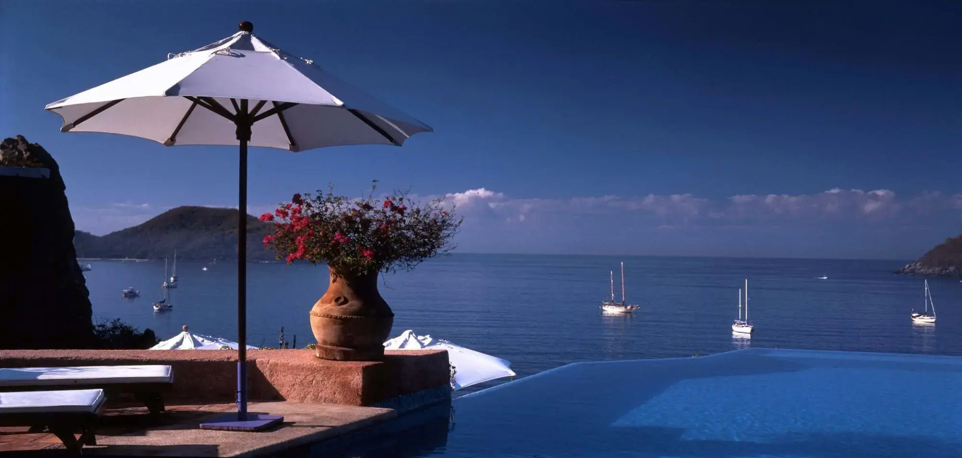 Photo - La Casa Que Canta