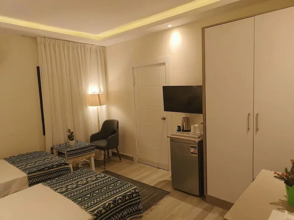 Photo - Maria Pyramids House