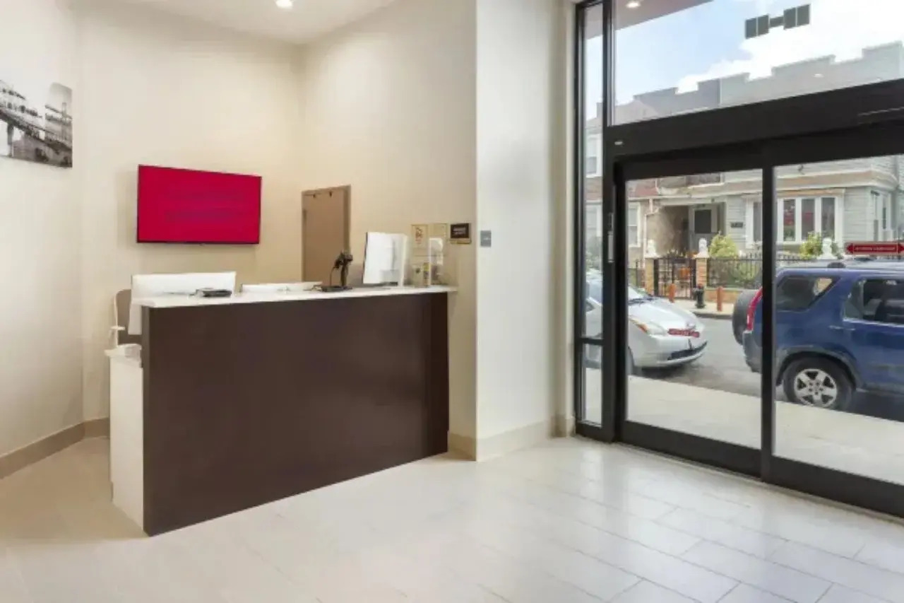 Photo - Red Roof Inn PLUS Jamaica, NY - JFK Airport