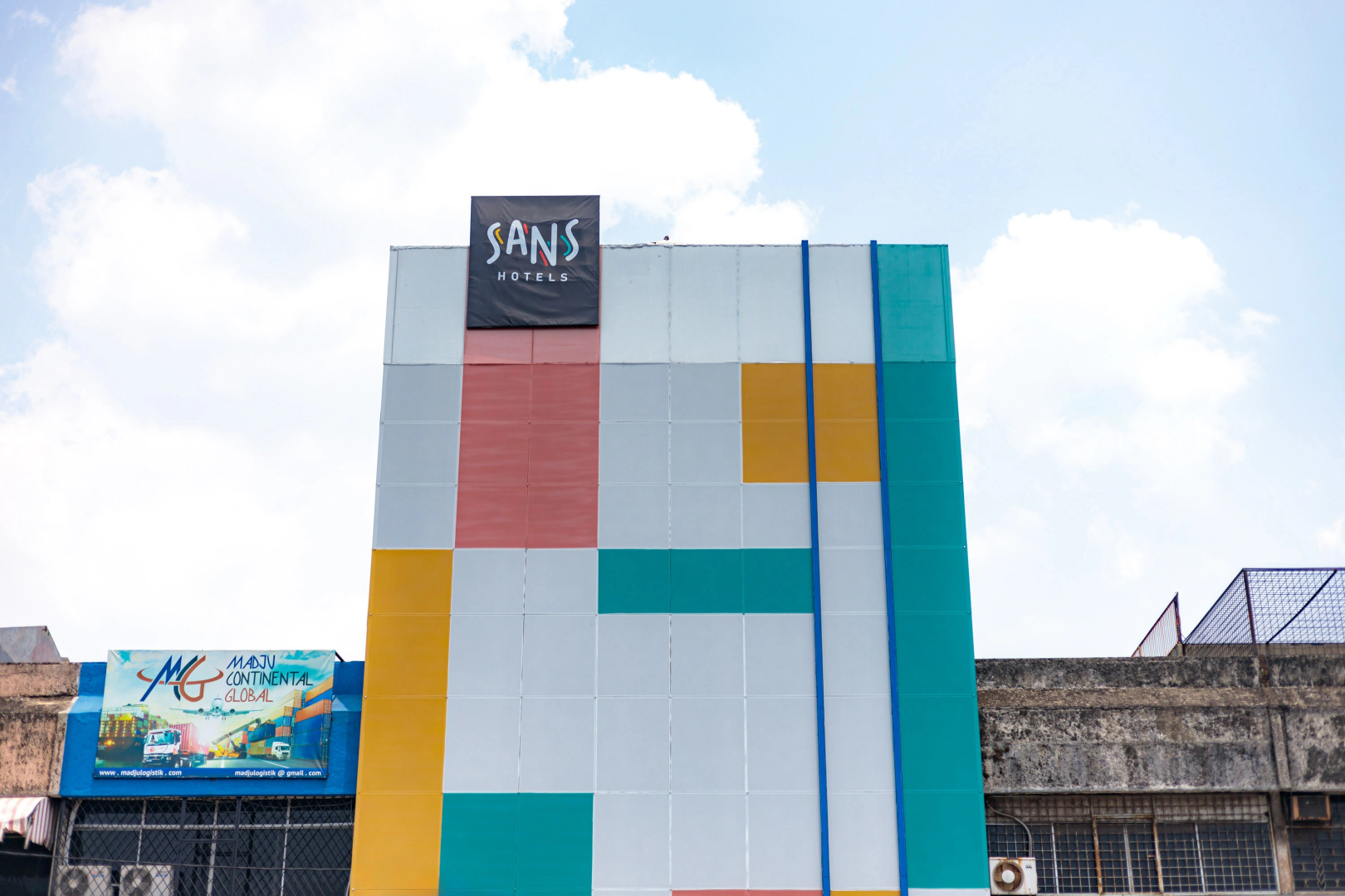 Photo - Sans Hotel Liv Ancol by RedDoorz