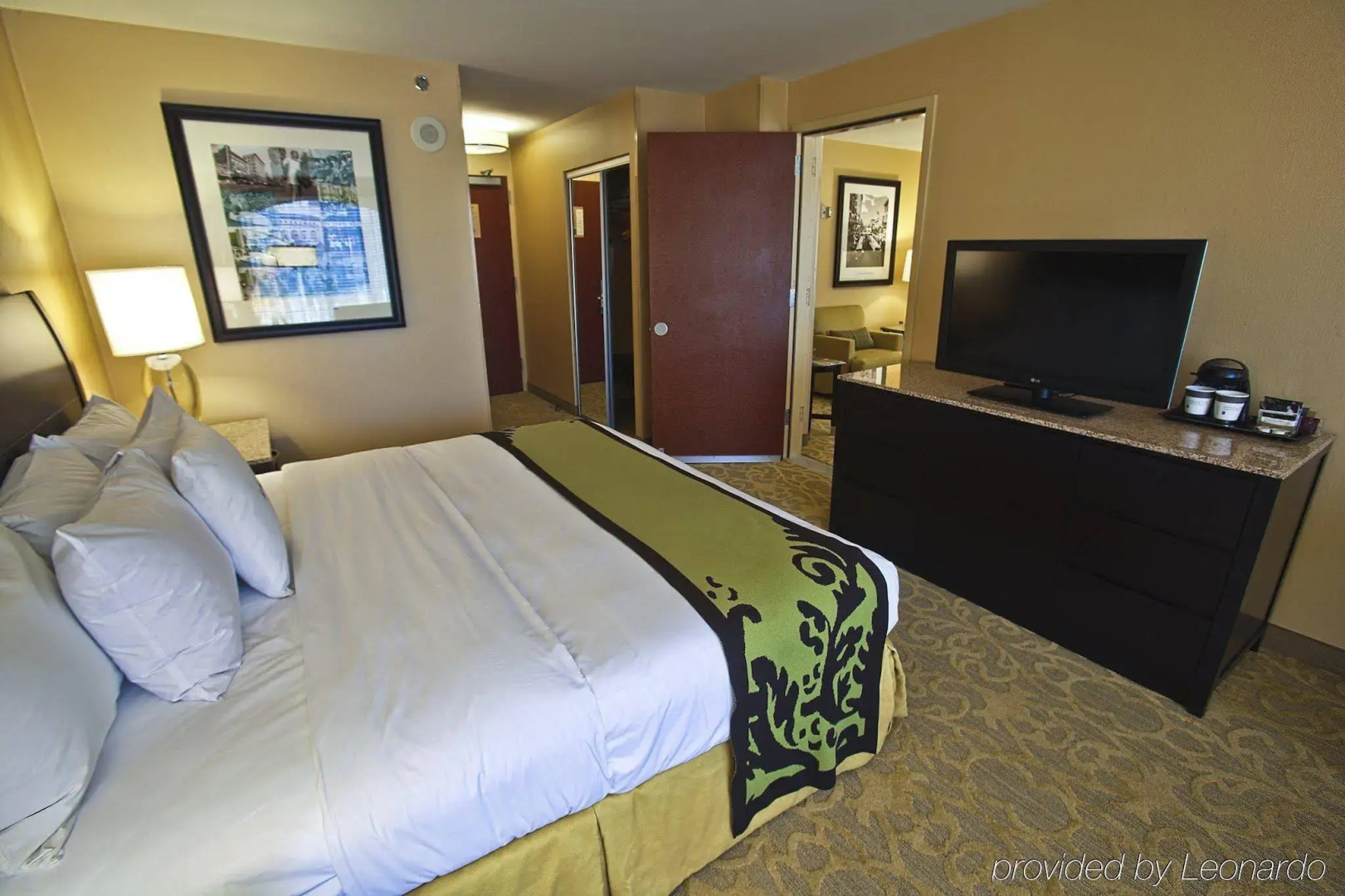 Photo - Hotel Zessa Orange County Airport, a DoubleTree by Hilton