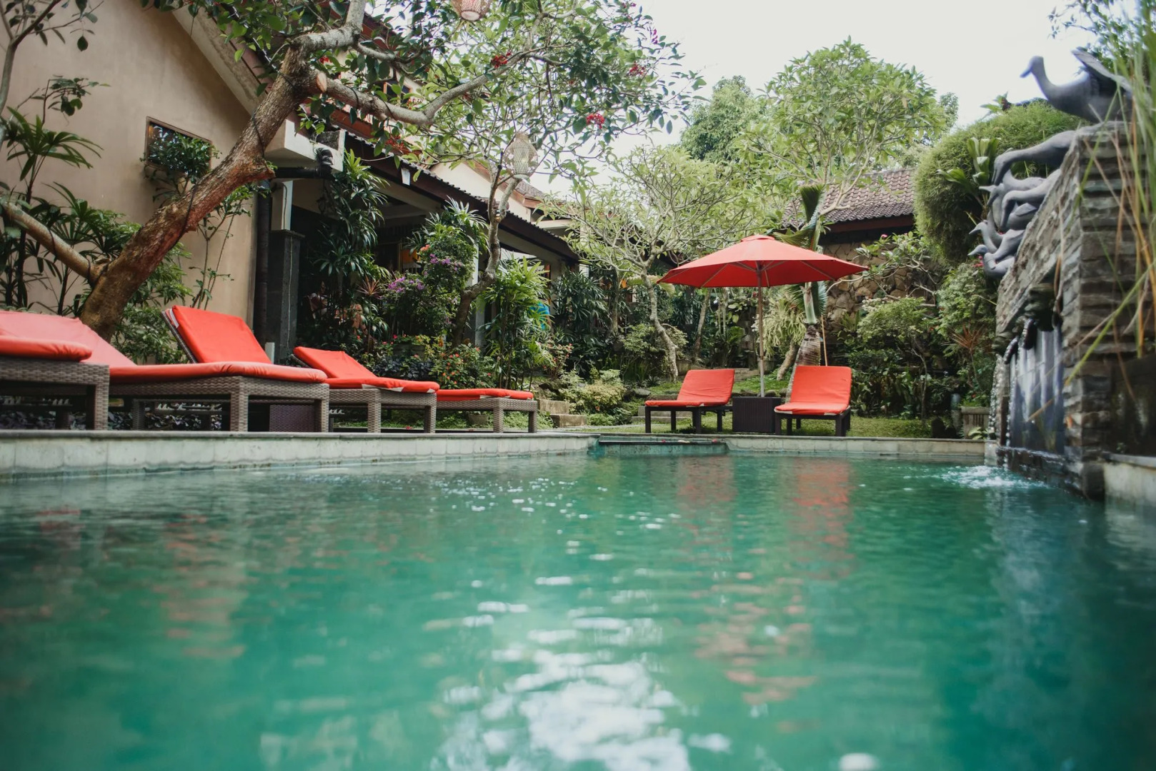 Foto - Desak Putu Putra Hidden