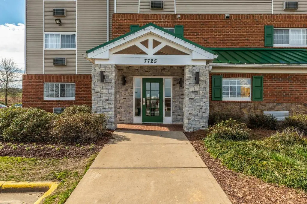 Photo - HomeTowne Studios & Suites by Red Roof Charlotte - Concord