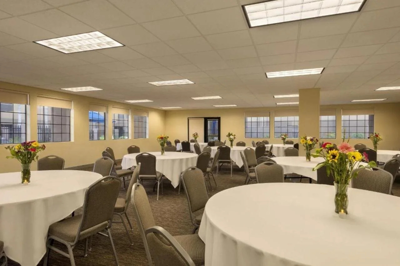 Photo - GreenTree Inn & Suites Phoenix Sky Harbor