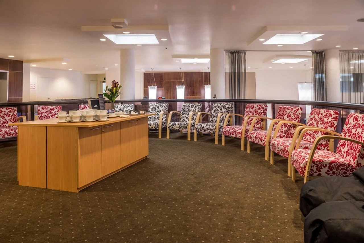 Photo - West Plaza Hotel