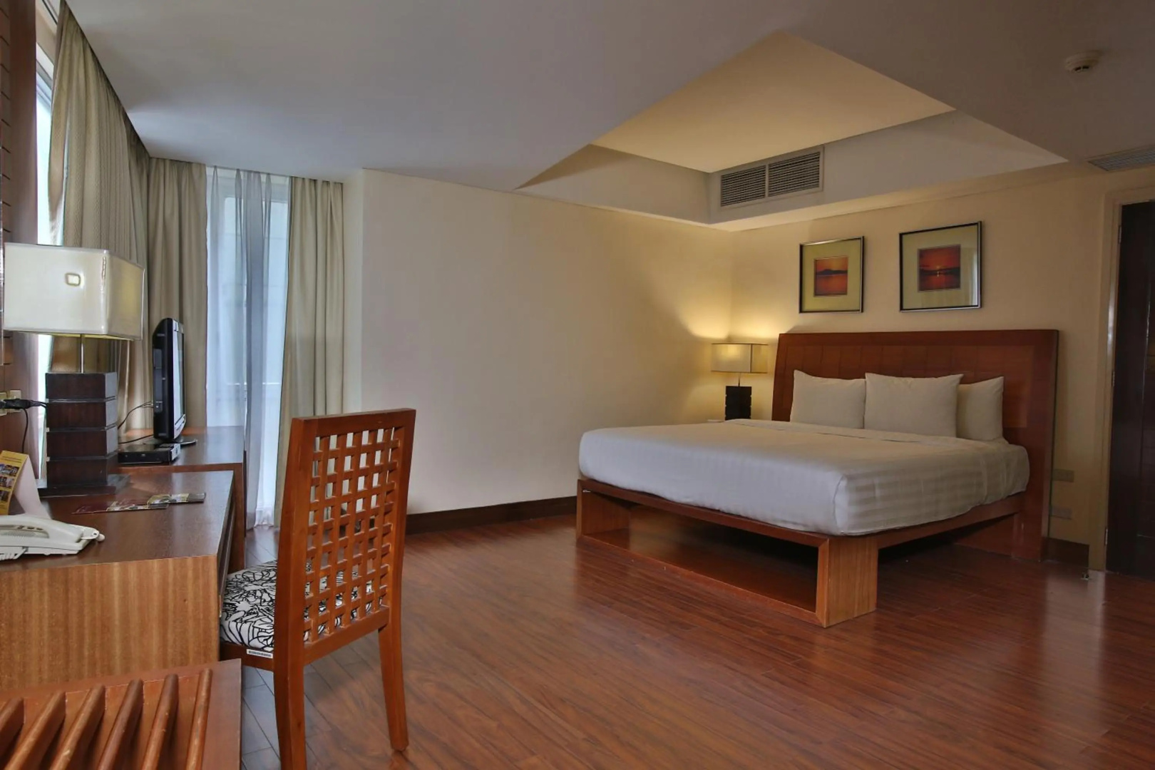 Photo - Crown Regency Hotel and Towers