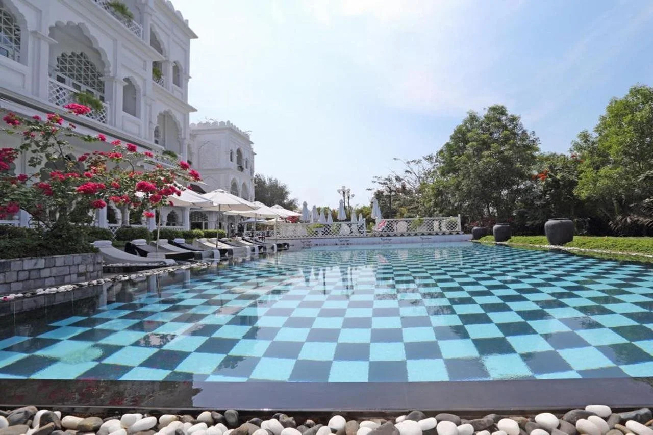 Photo - Chloe Gallery