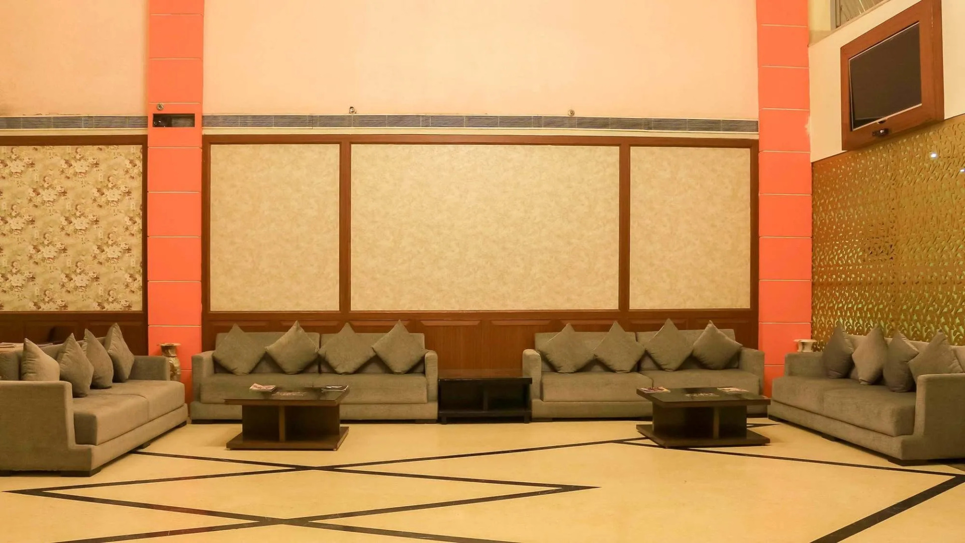 Foto - Dee Marks Airport Hotel & Resorts