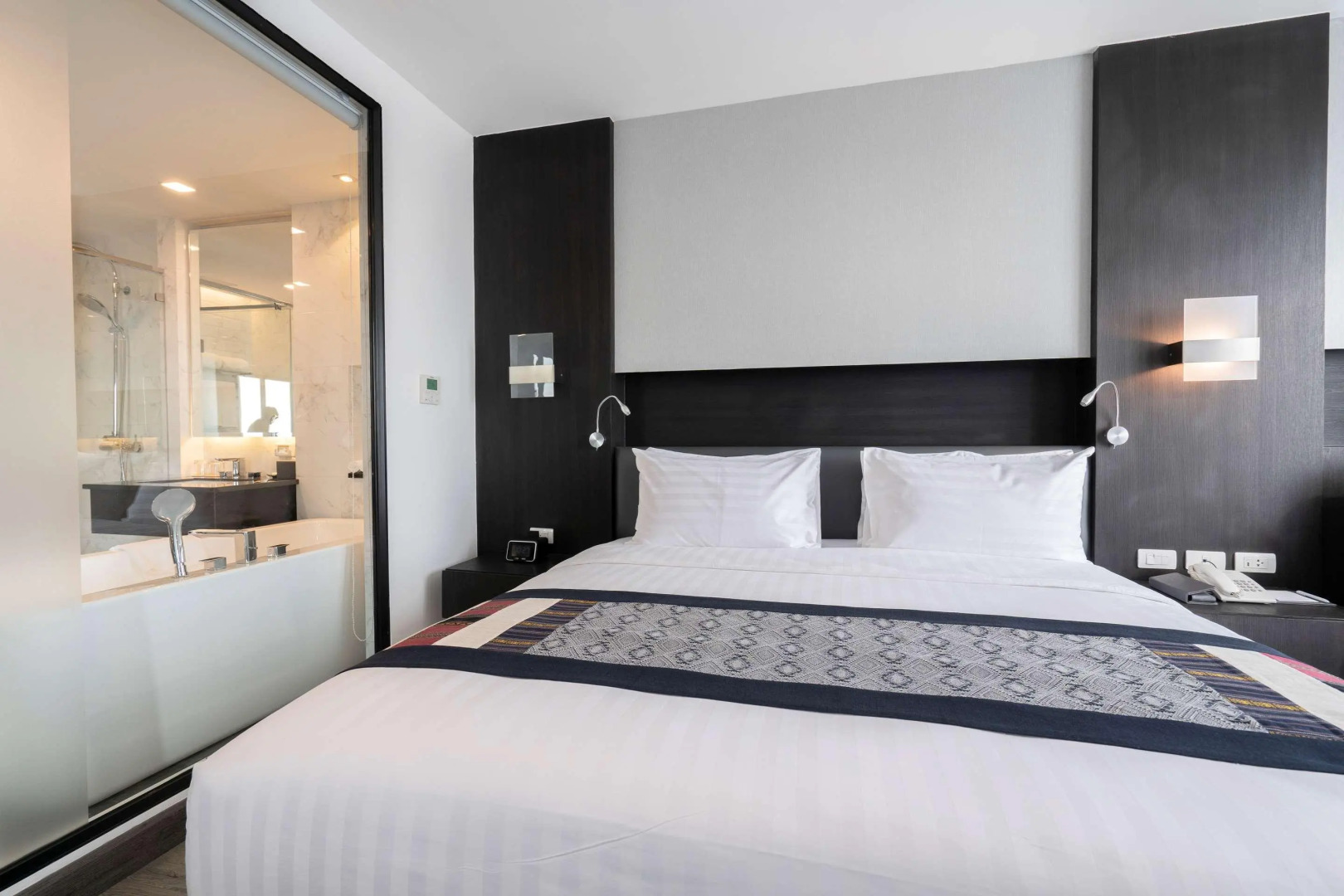 Photo - SureStay Hotel by Best Western Vientiane