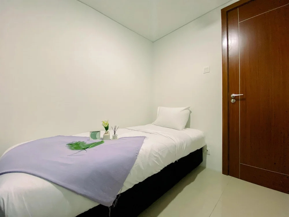 Spacious And Relaxing 2Br Apartment At Corner Vittoria Residence