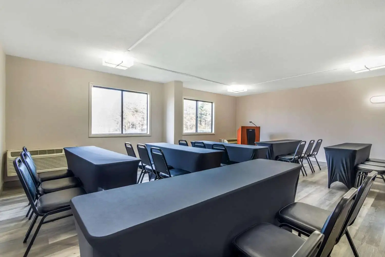 Photo - Country Inn & Suites by Radisson, Atlanta Airport South, GA