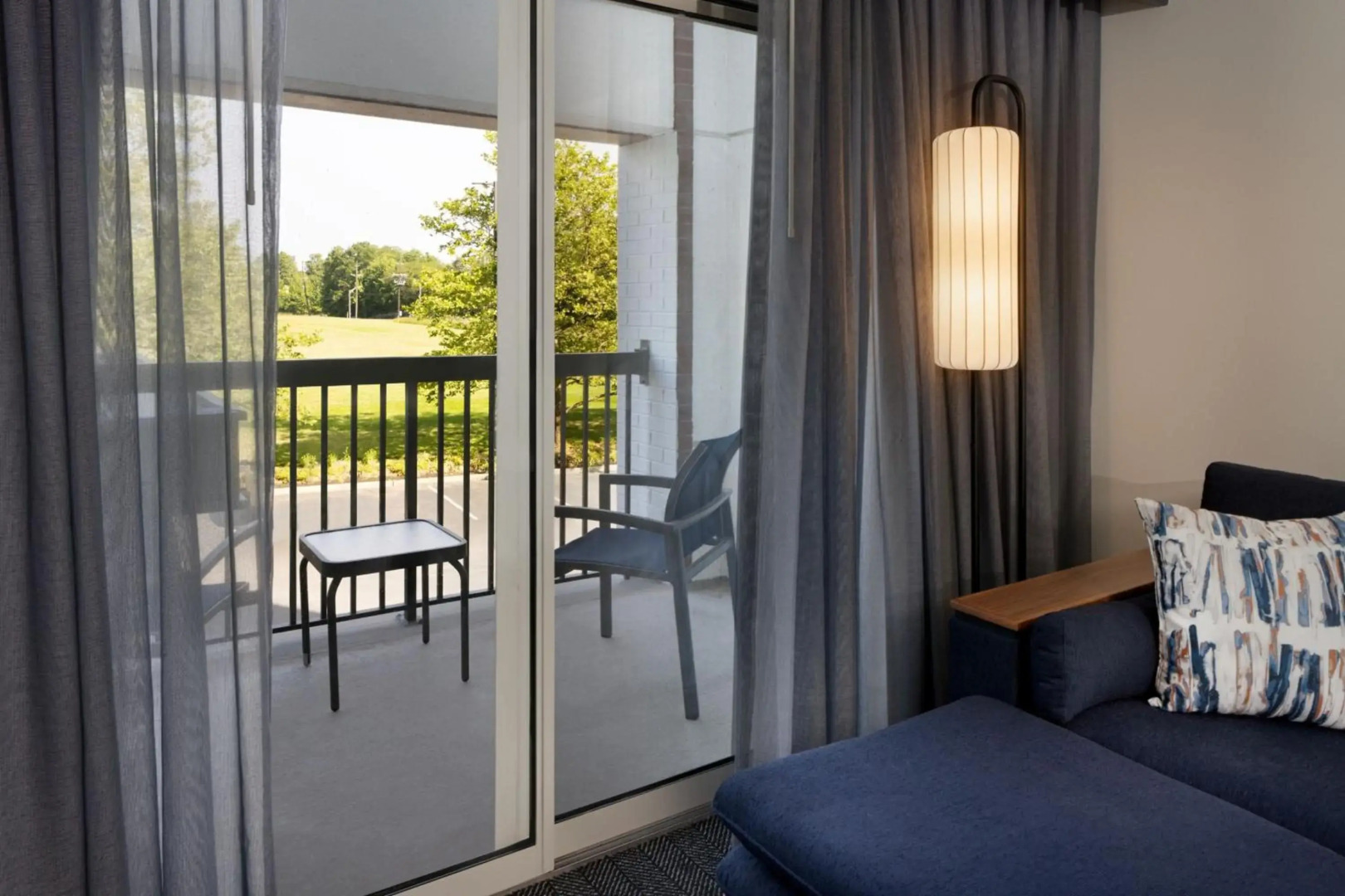 Photo - Courtyard Edison Woodbridge