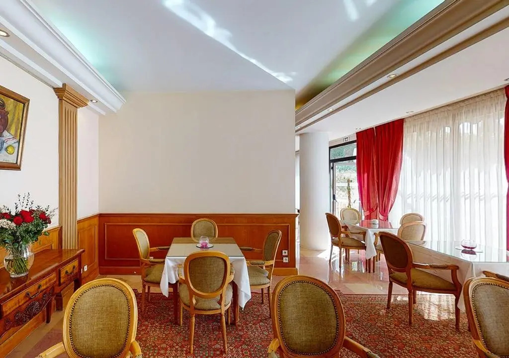 Photo - Sun Riviera Hotel