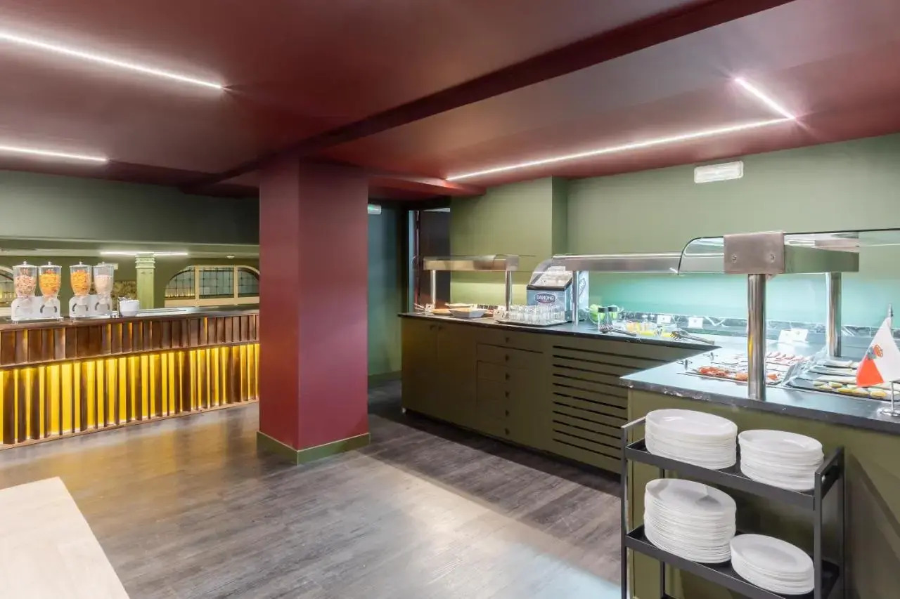 Photo - Abba Santander