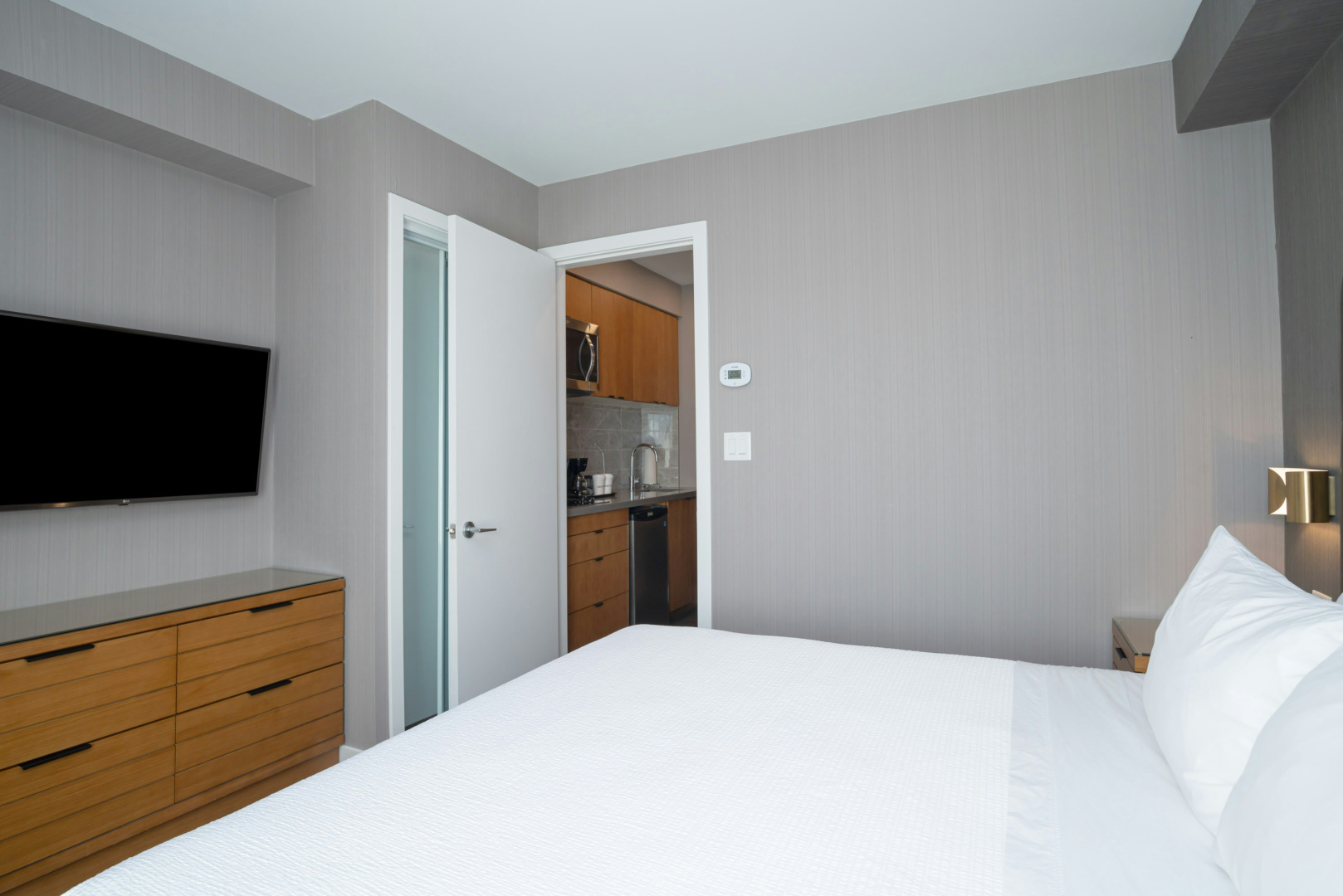 Photo - Sandman Hotel Hamilton