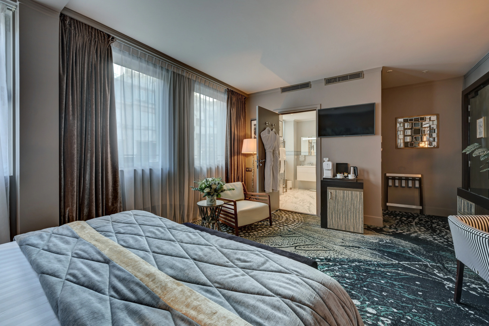 Photo - The One Alma Paris