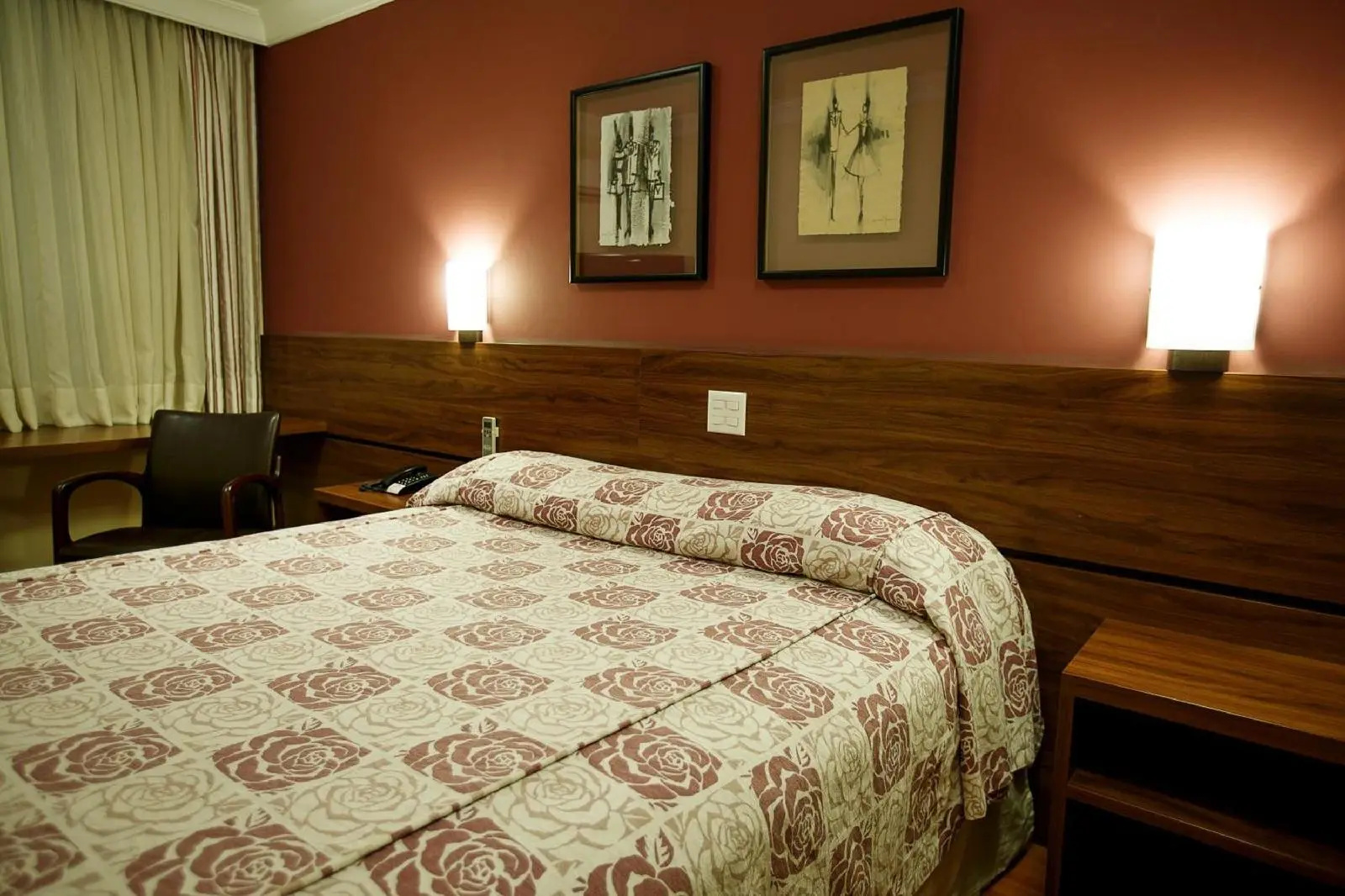 Eston Hotel