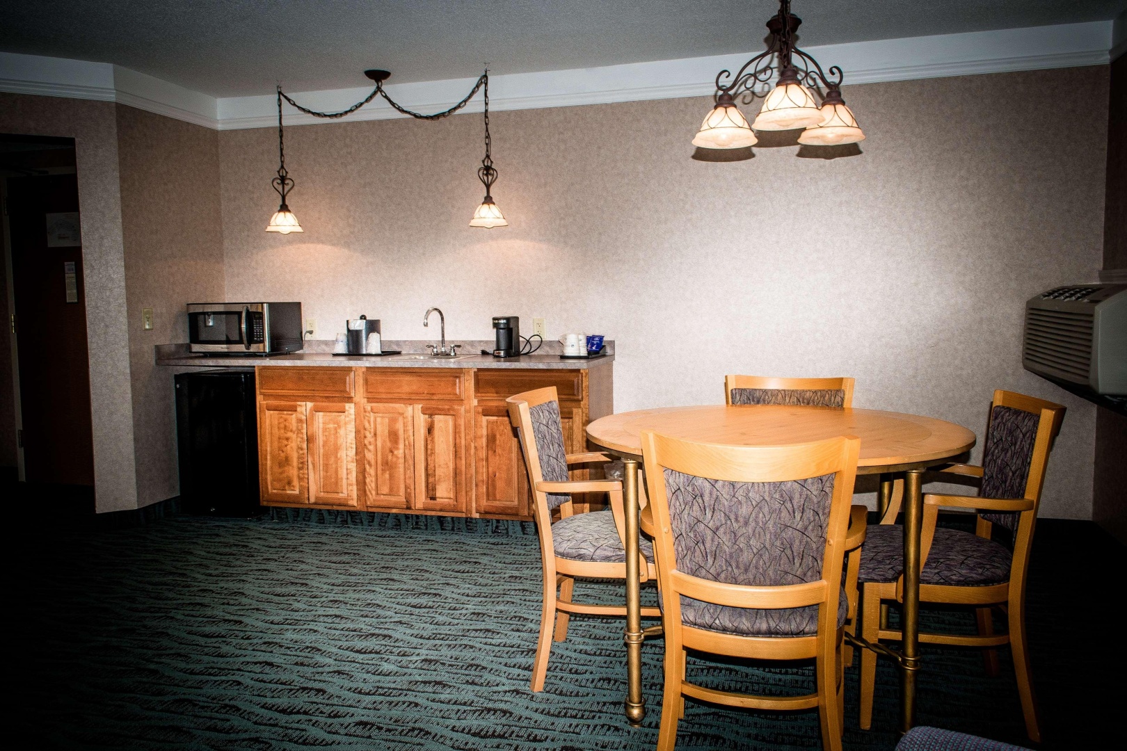 Photo - Best Western Plus Executive Court Inn & Conference Center