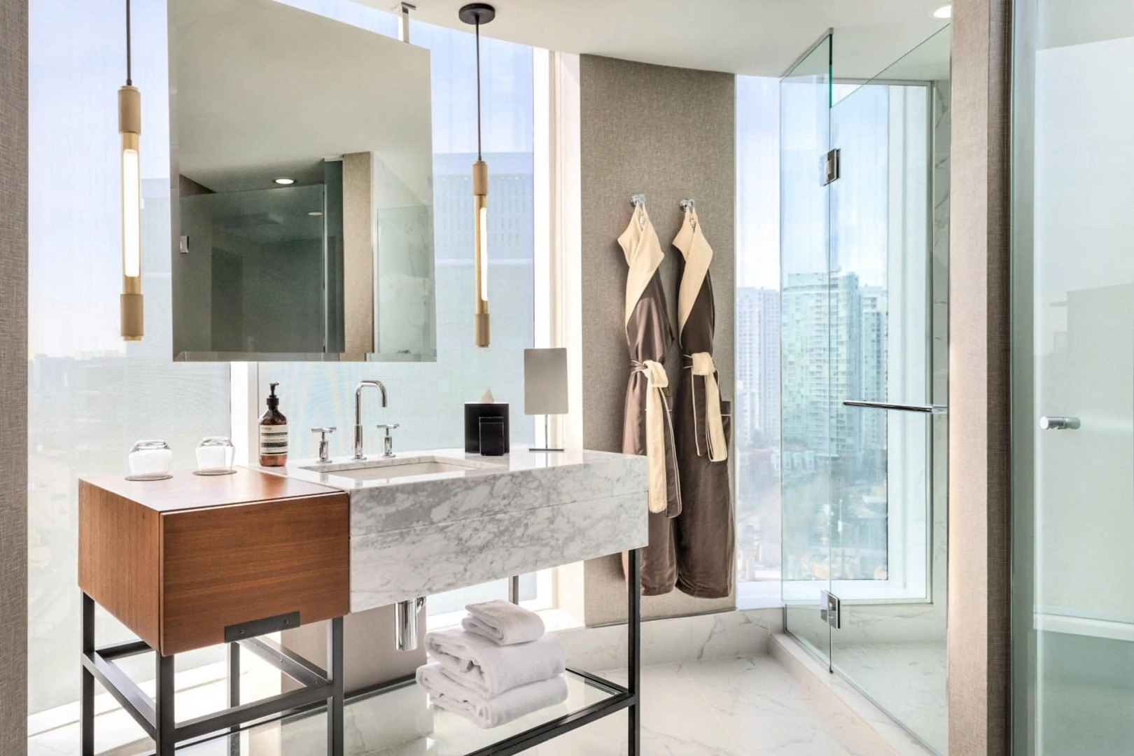 Photo - the DOUGLAS, Autograph Collection