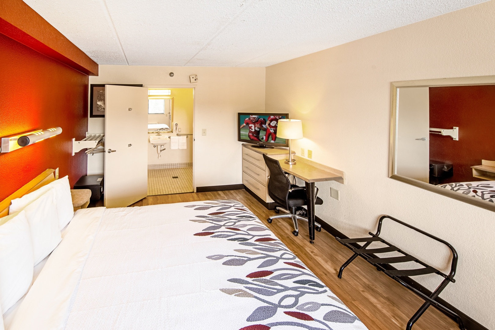 Photo - Red Roof Inn Utica