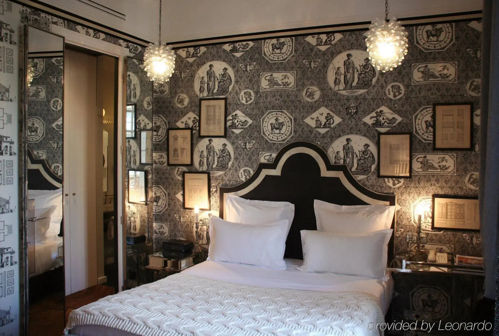 Photo - Saint James Paris