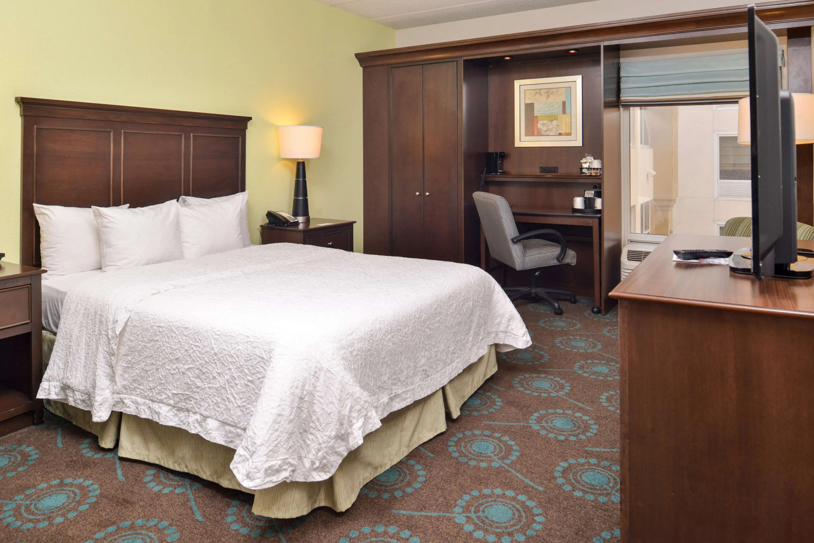 Photo - Hampton Inn & Suites Newport News (Oyster Point)