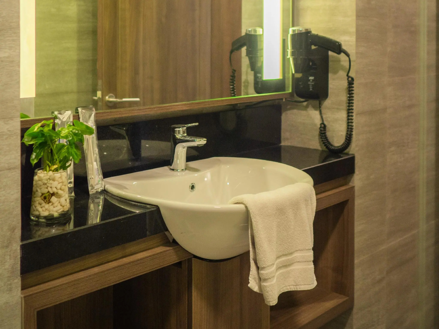 Photo - Grand Tropic Suites Hotel