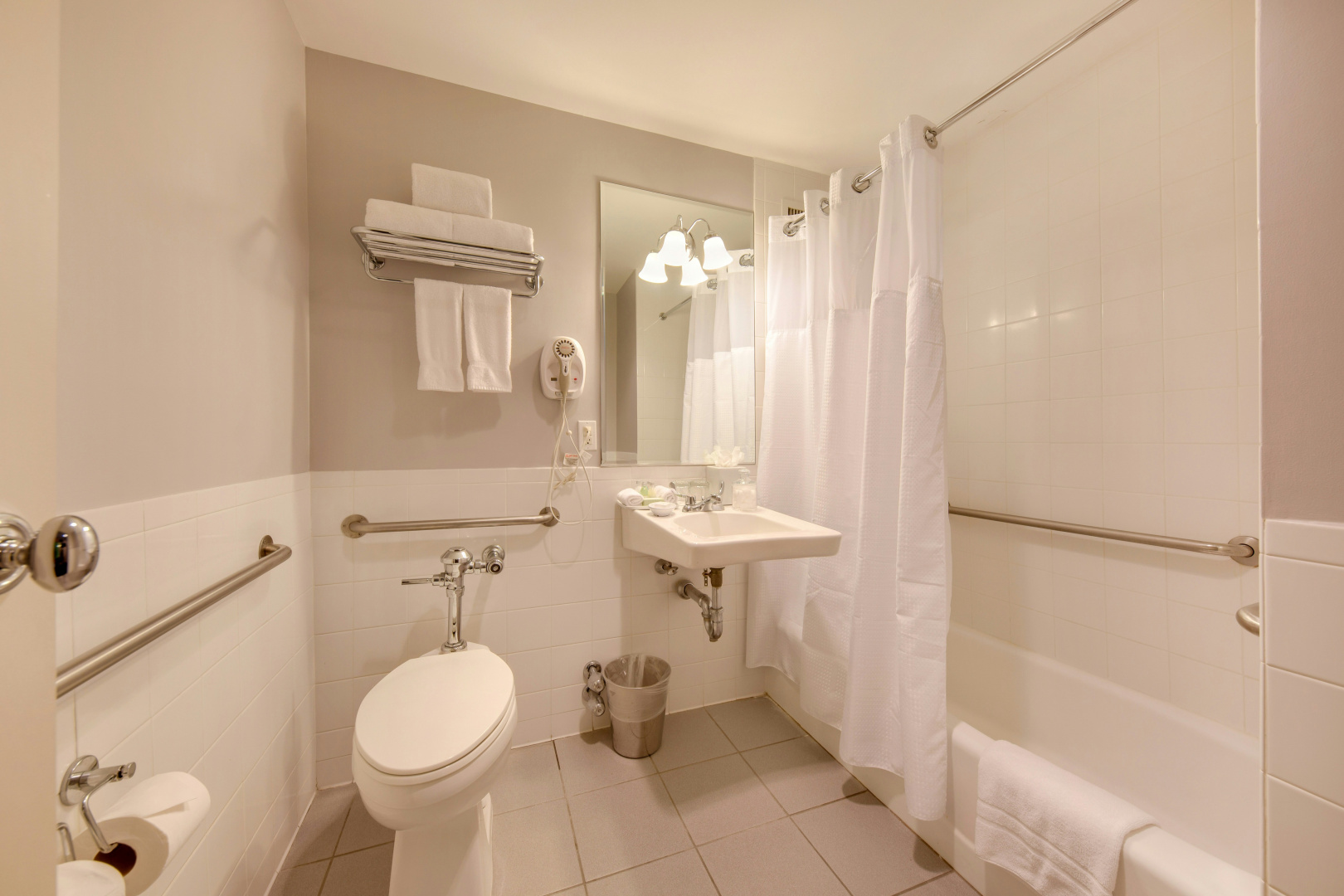 Photo - The Andrew Hotel