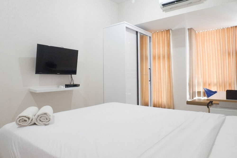 Delightful Luxurious Studio Apartment Connected to Pakuwon Mall at Supermall Mansion