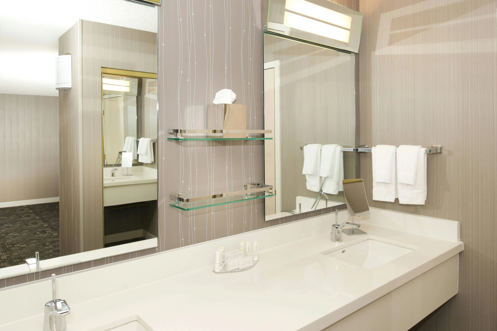 Foto - Courtyard by Marriott Oakland Airport
