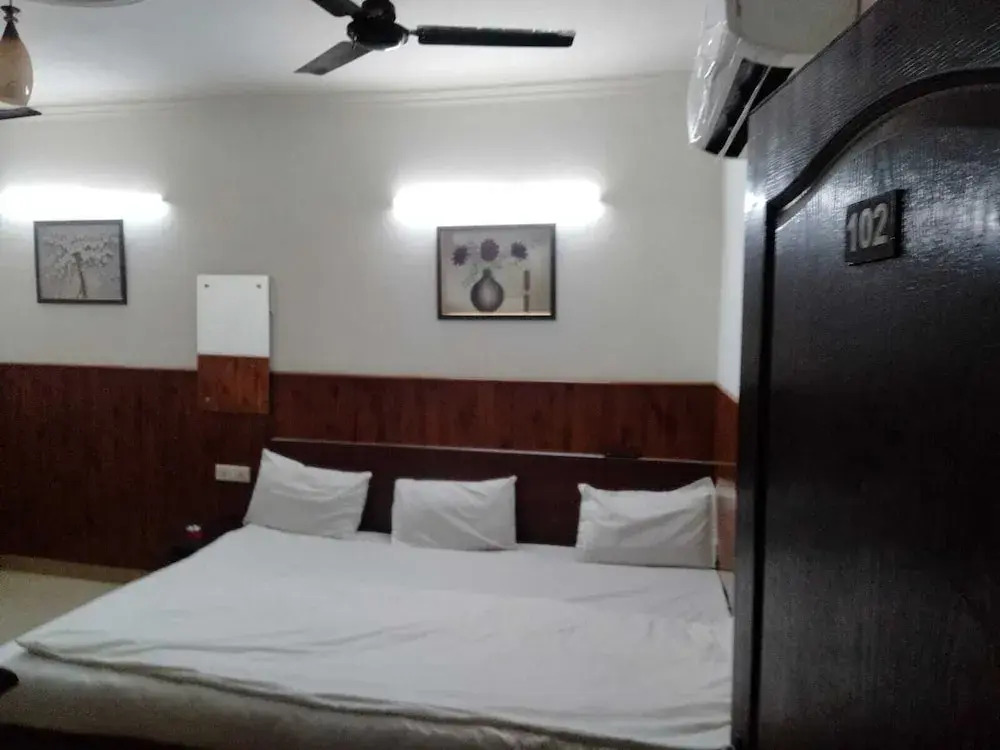 Foto - Shri Sai Guest House - Opp Azadpur Main Mandi I Couple Friendly I Metro Access