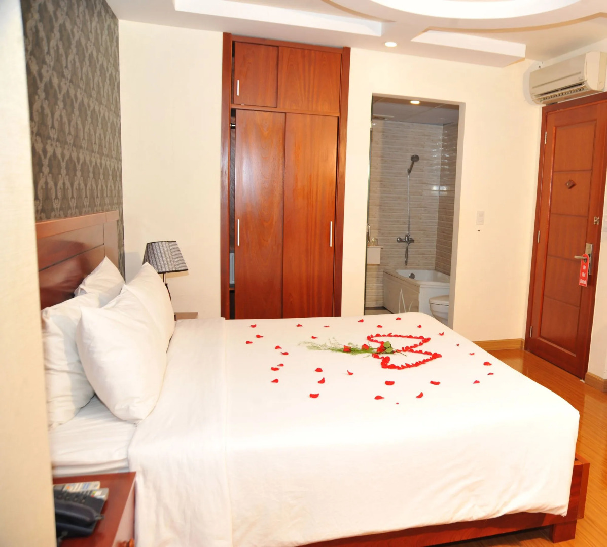 Photo - Queen Central Hotel - Ben Thanh Market