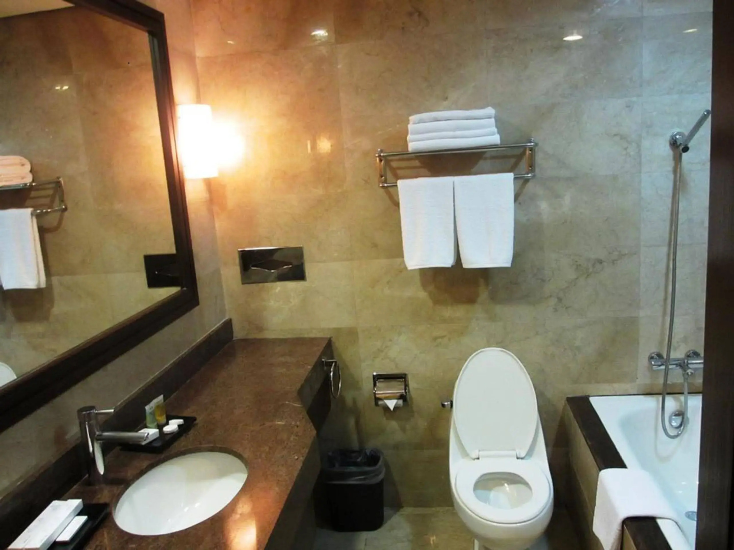 Foto - Crown Regency Hotel Makati