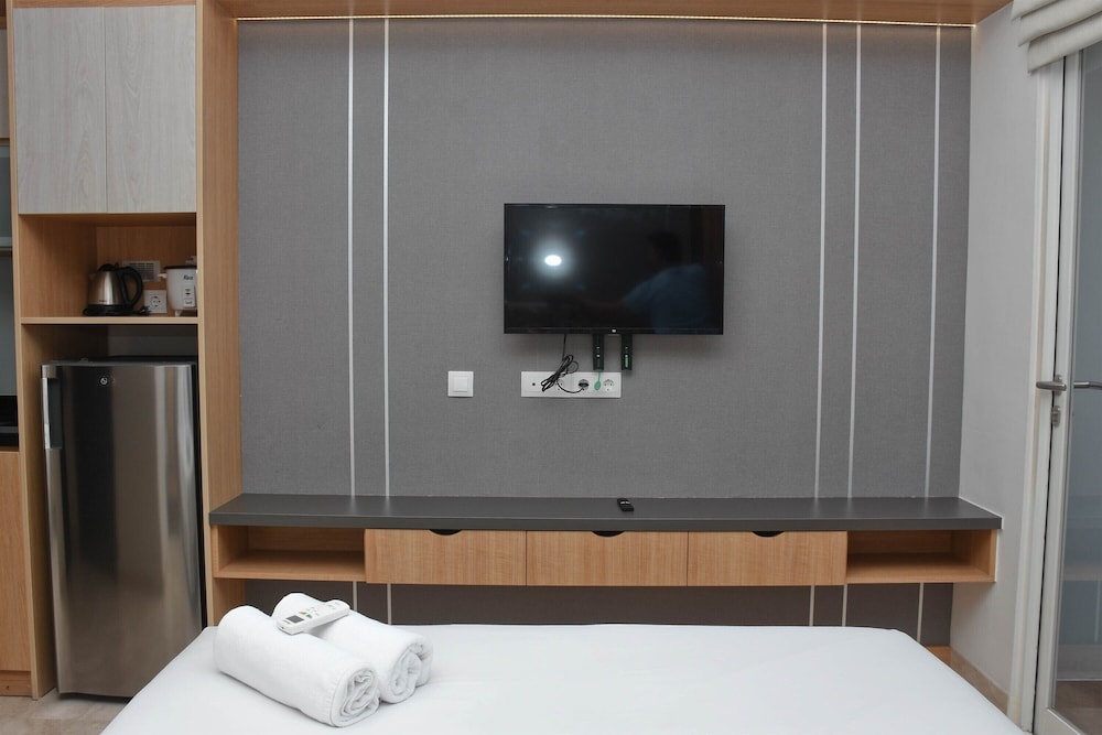 Cozy Living Studio At Menteng Park Apartment