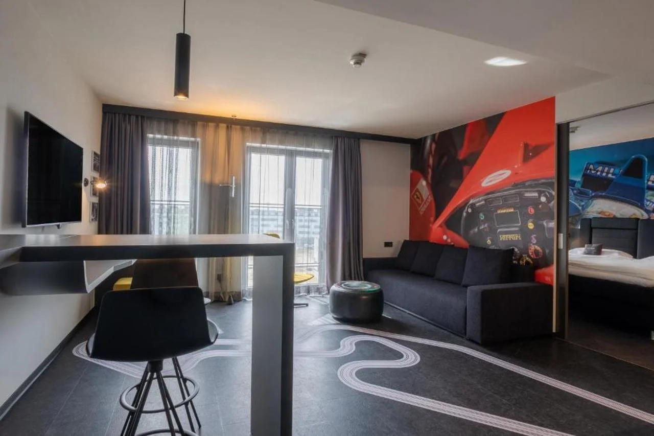 Foto - V8 Hotel Köln at MOTORWORLD