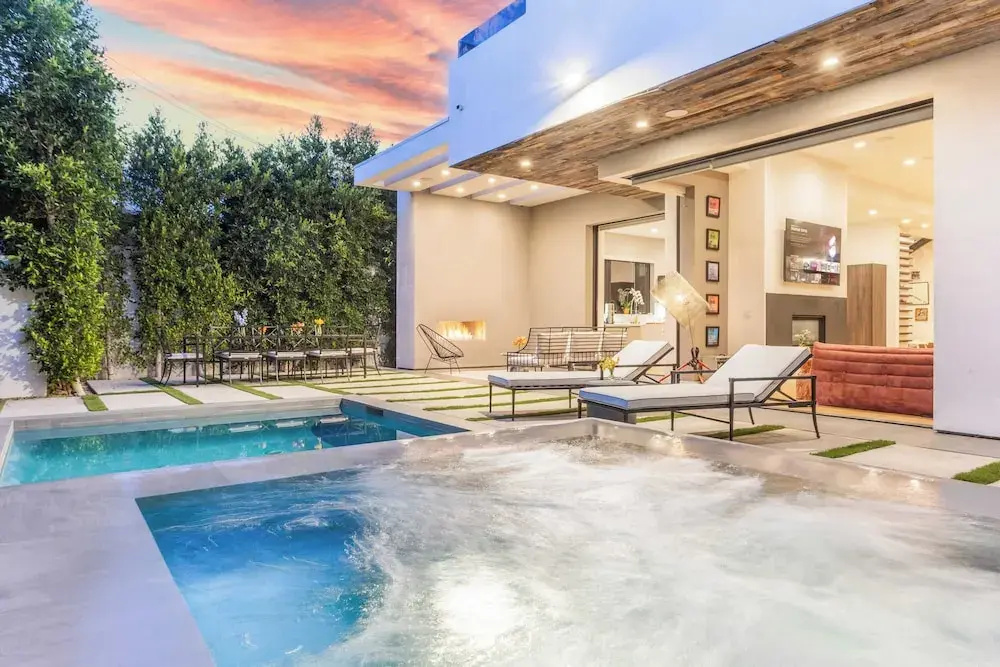 Foto - Luxe Weho Villa, Walk to Melrose Ave, Pool + Hot Tub North Vista by Avantstay